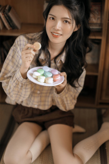 一手揉着乳头一手模仿抽插视频